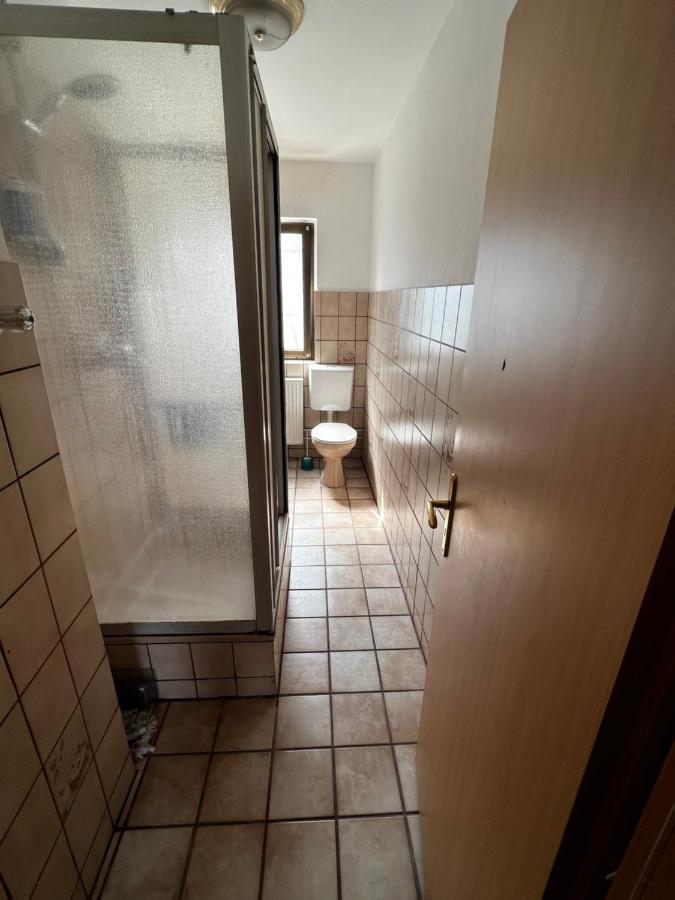 דיסלדורף Praktisches Zimmer Im Grossen Haus Mit Garten מראה חיצוני תמונה