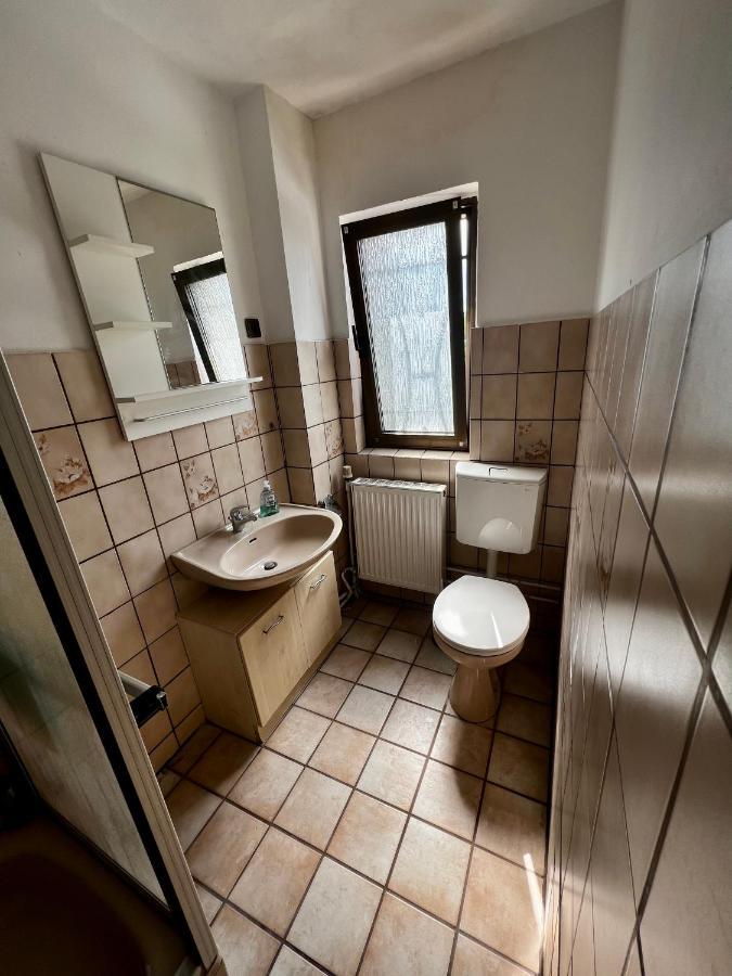 דיסלדורף Praktisches Zimmer Im Grossen Haus Mit Garten מראה חיצוני תמונה
