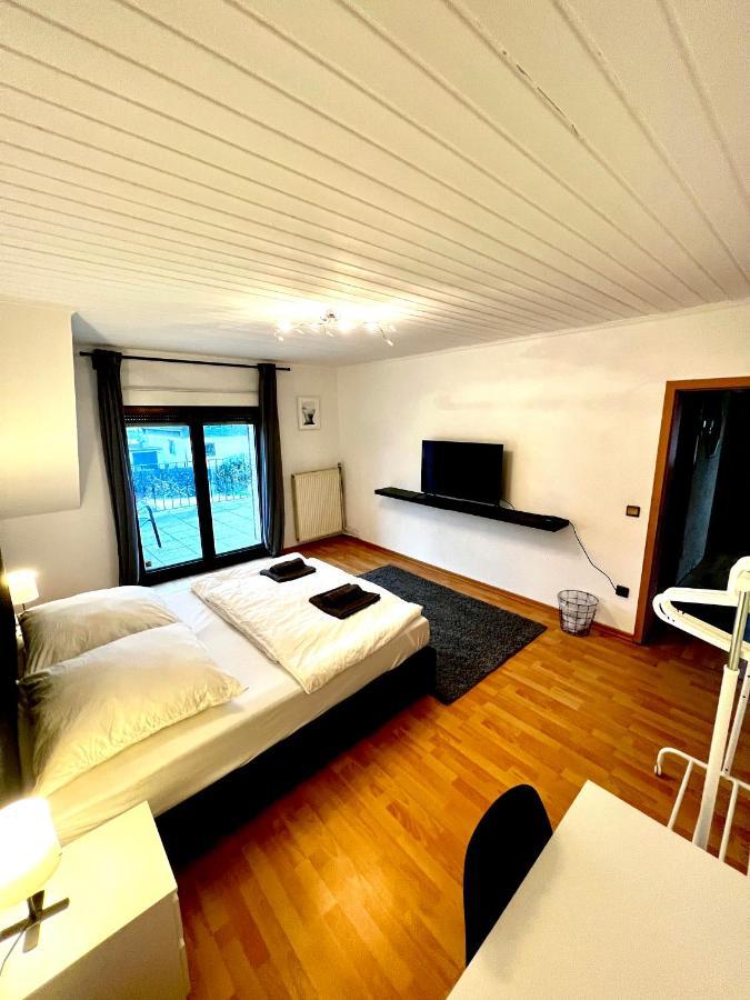 דיסלדורף Praktisches Zimmer Im Grossen Haus Mit Garten מראה חיצוני תמונה