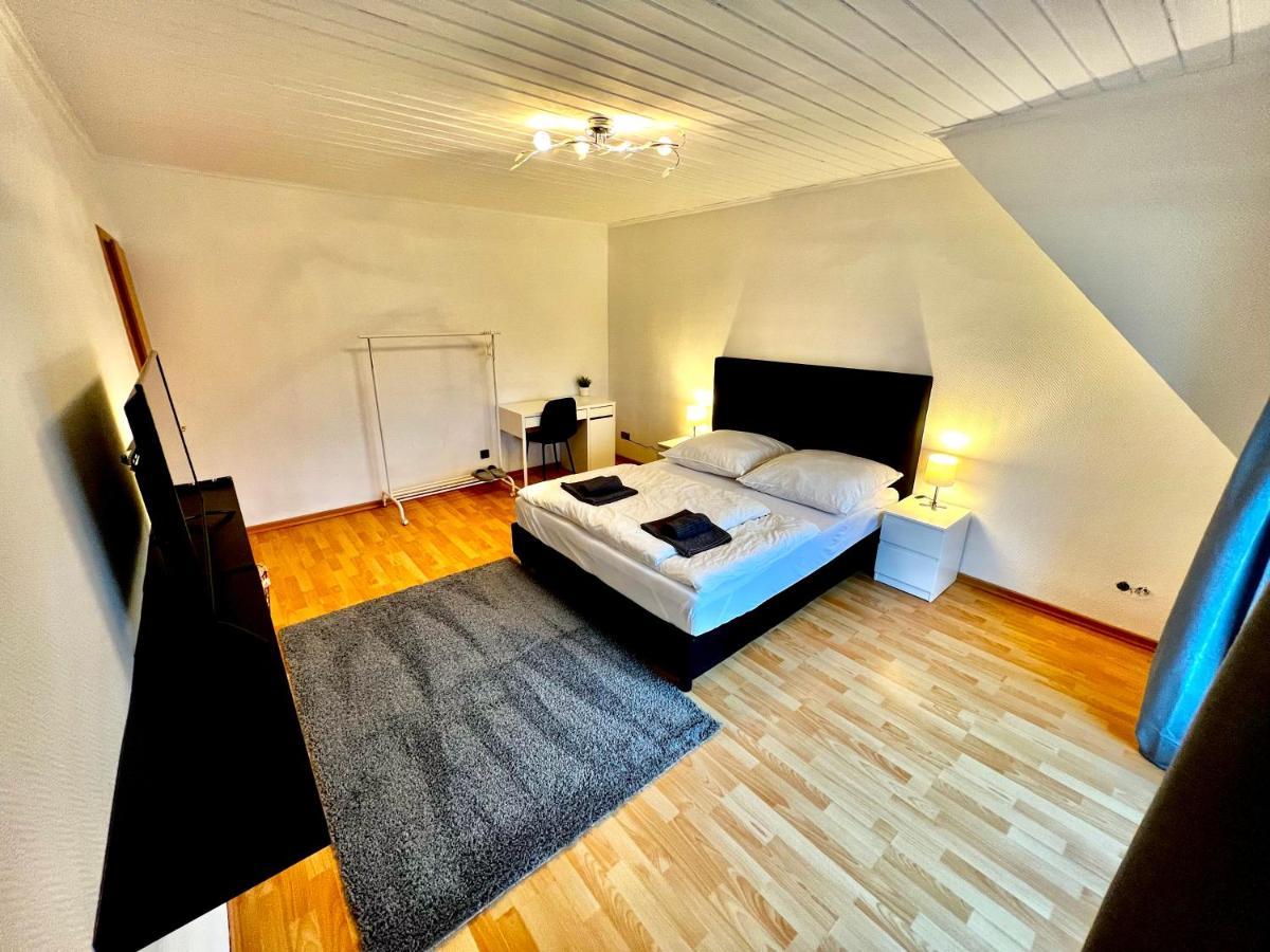 דיסלדורף Praktisches Zimmer Im Grossen Haus Mit Garten מראה חיצוני תמונה